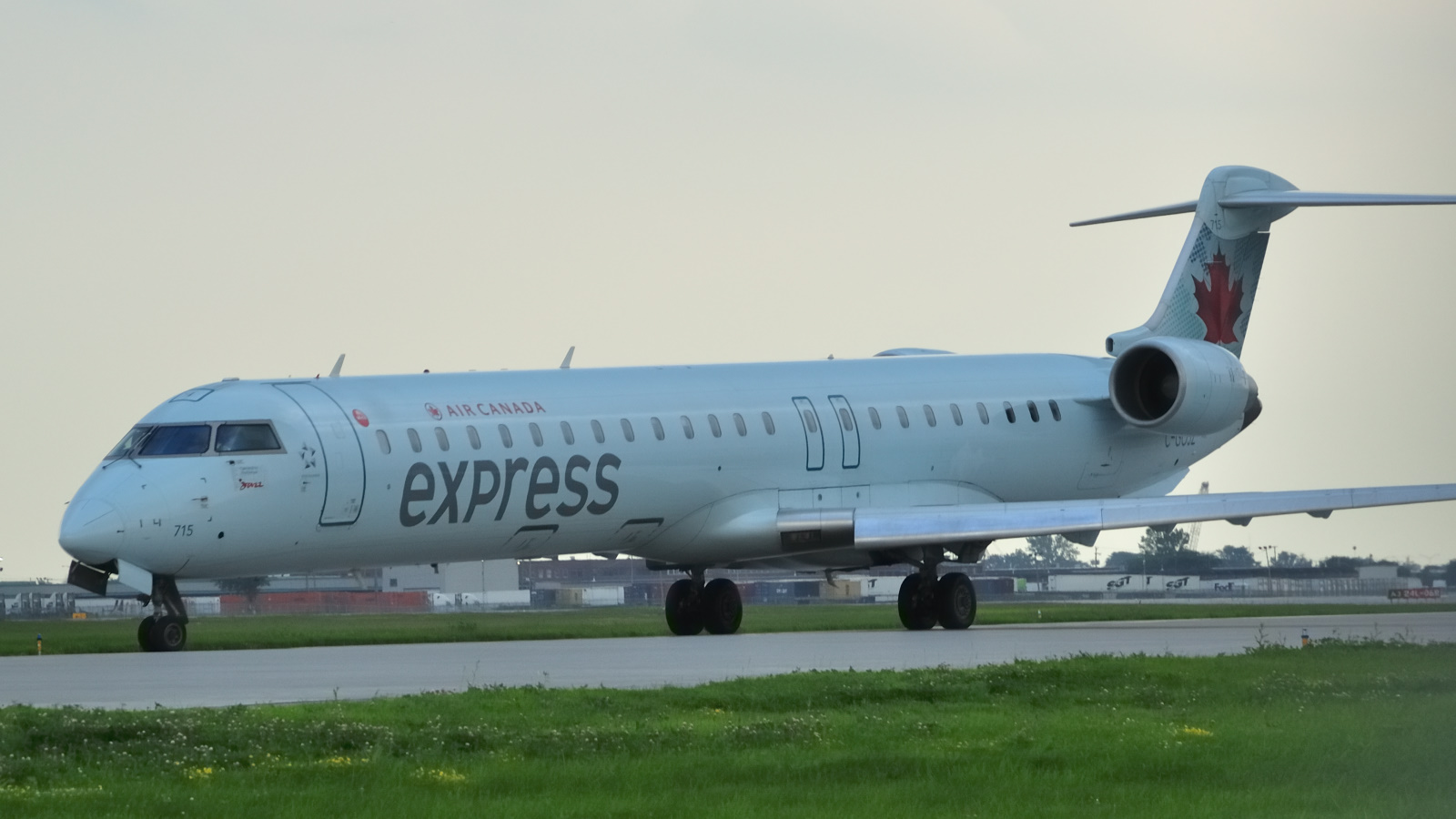 C-GOJZ · Bombardier CRJ-705LR · (YUL / CYUL)