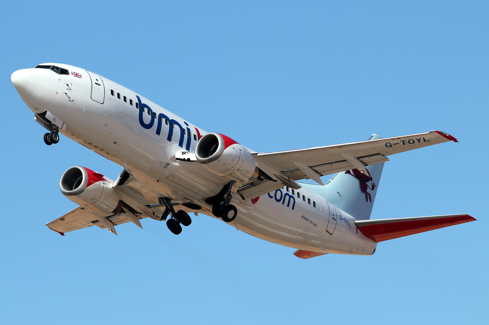 G-TOYL · Boeing 737-36N · (FAO / LPFR)