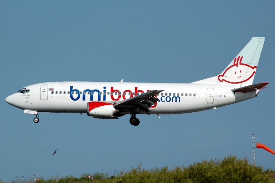 G-TOYI · Boeing 737-3Q8 · (MAH / LEMH)