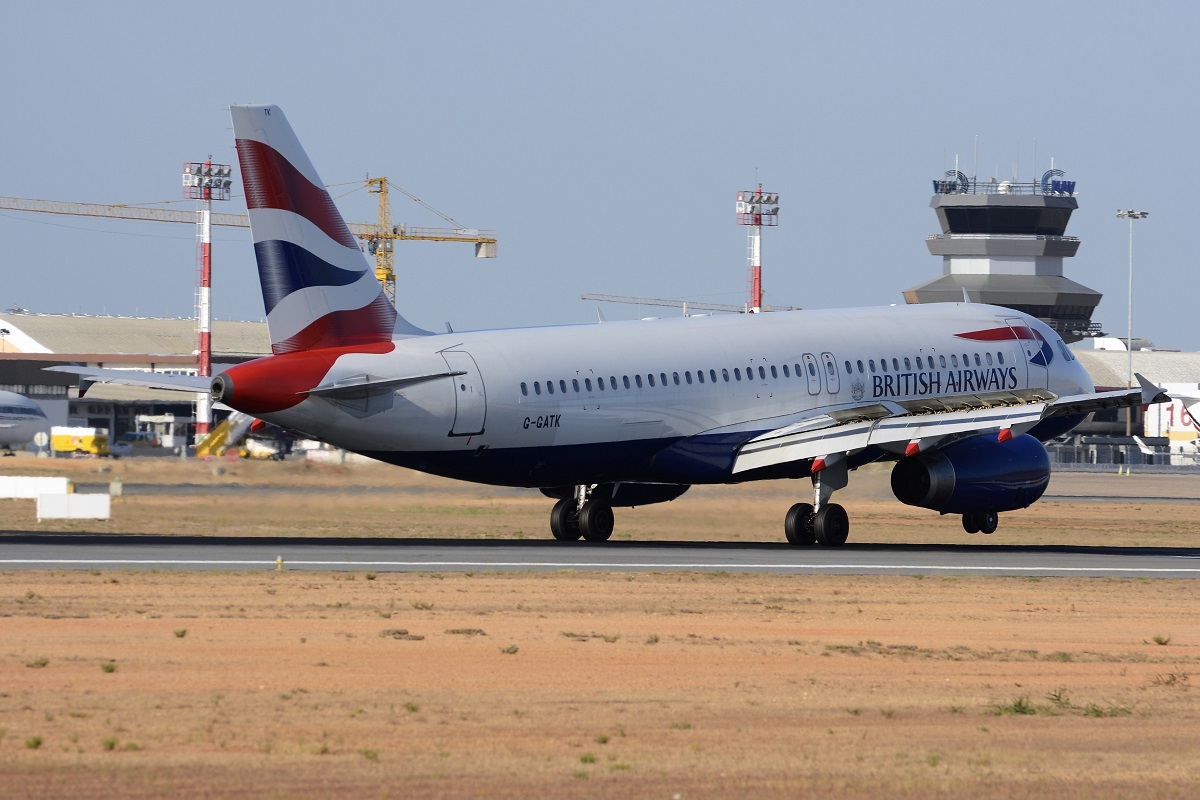 G-GATK · Airbus A320-233 · (FAO / LPFR)