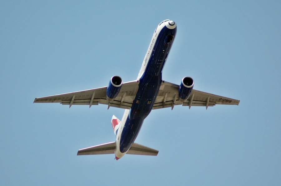 G-CPES · Boeing 757-236 · (LIS / LPPT)