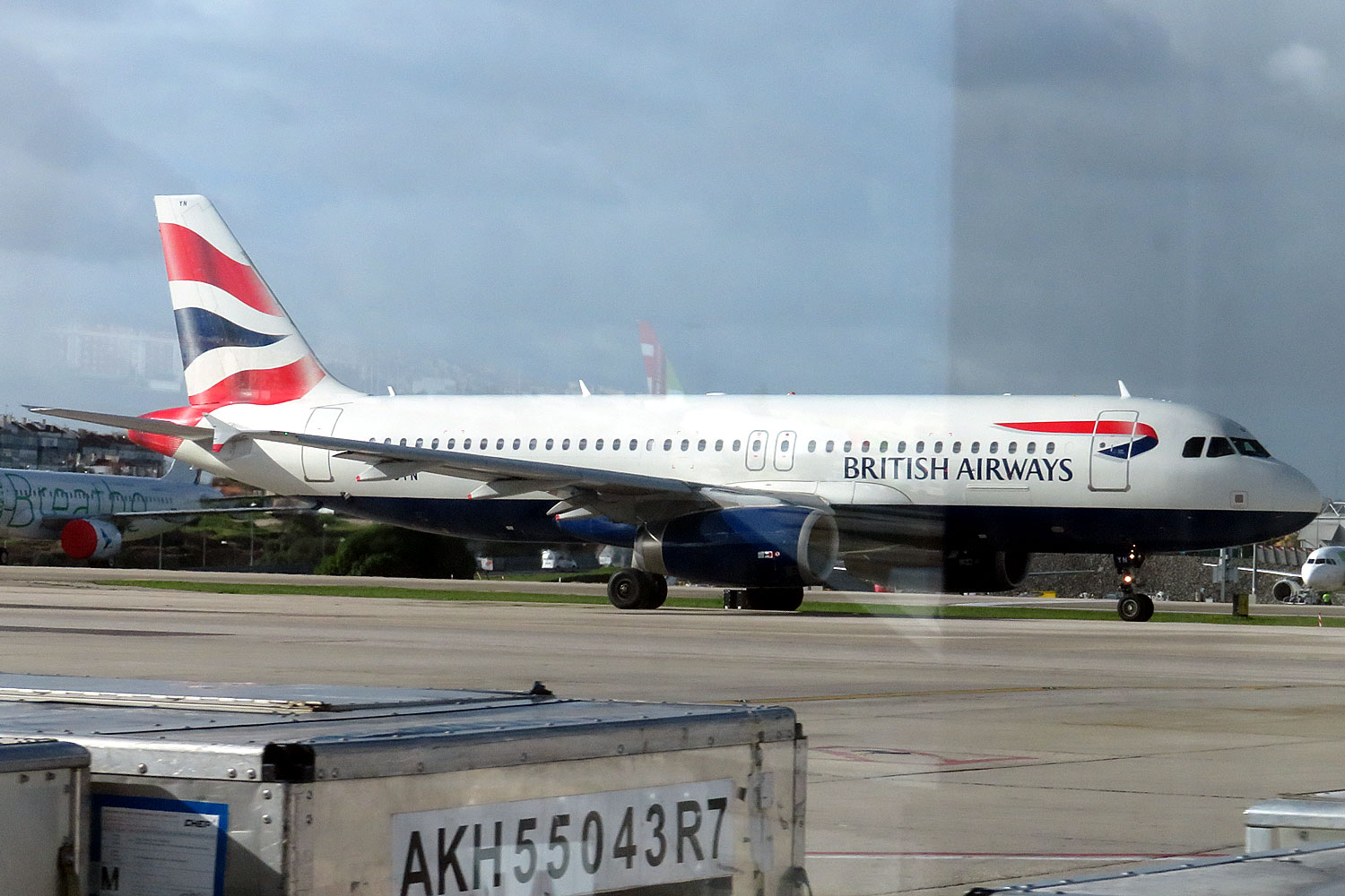G-EUYN · Airbus A320-232 · (LIS / LPPT)
