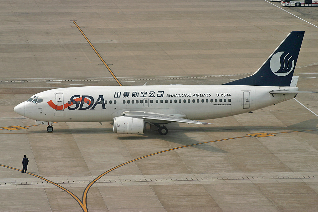 B-2534 · Boeing 737-3Y0 · (SHA / ZSSS)