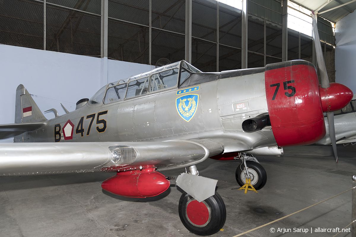 B-475 · Noorduyn Harvard II · (JOG / WAHH)