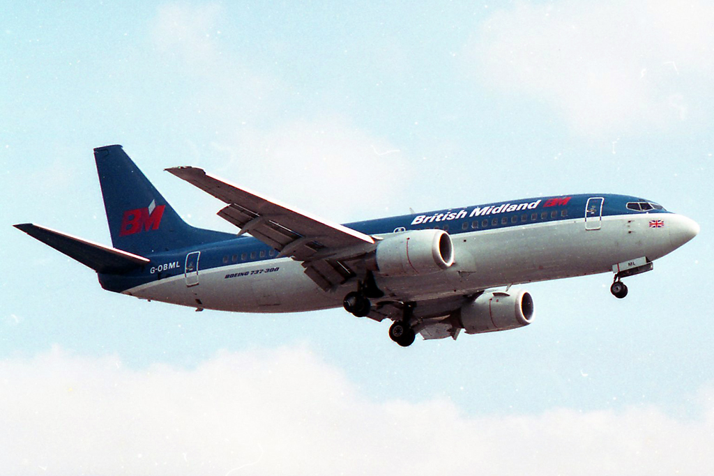 G-OBML · Boeing 737-3Q8 · (LHR / EGLL)