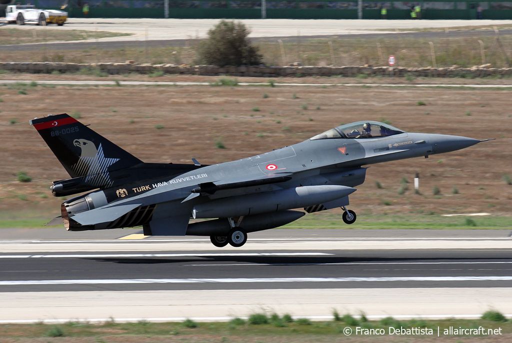 88-0025 · General Dynamics F-16C Fighting Falcon · (MLA / LMML)