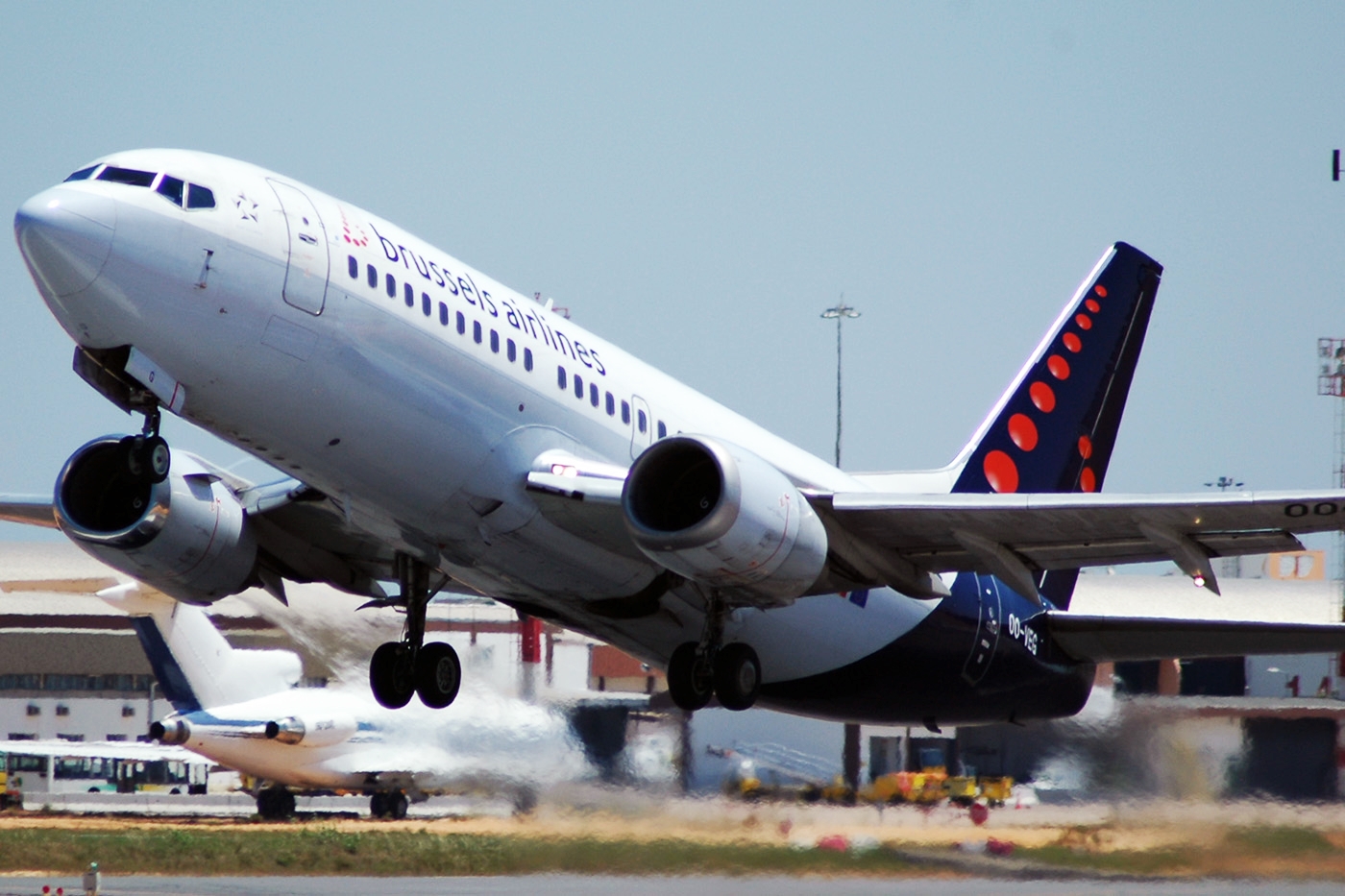 OO-VEG · Boeing 737-36N · -