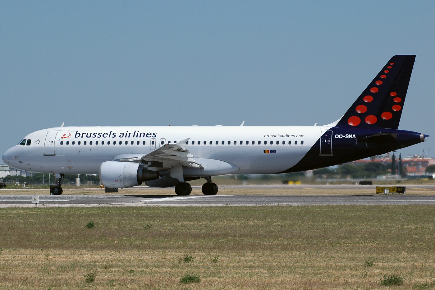 OO-SNA · Airbus A320-214 · (LIS / LPPT)