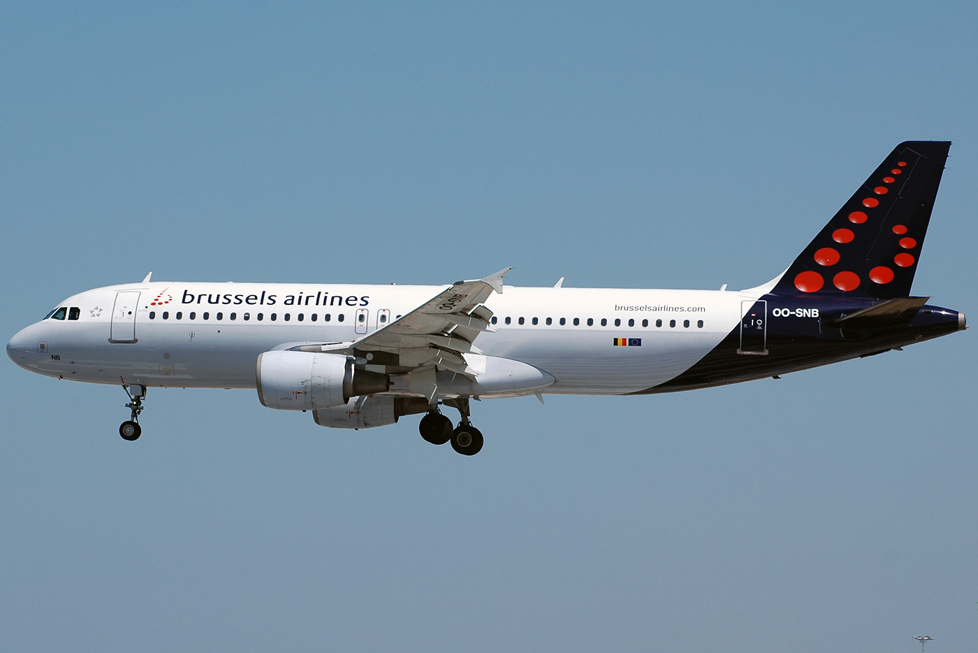 OO-SNB · Airbus A320-214 · (LIS / LPPT)