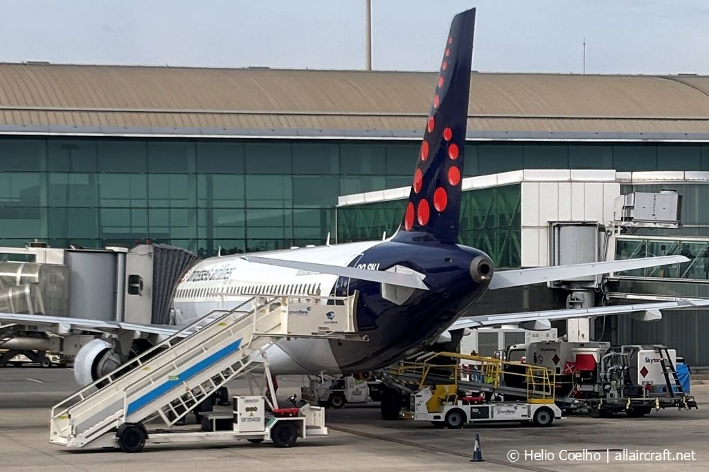OO-SNJ · Airbus A320-214 · (BCN / LEBL)