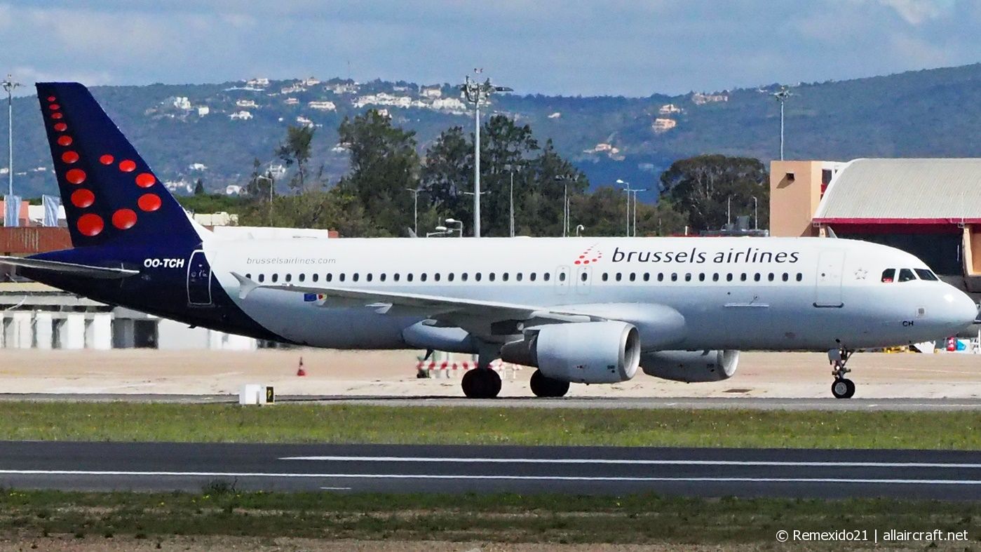 OO-TCH · Airbus A320-214 · (FAO / LPFR)