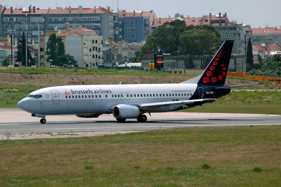 OO-VEK · Boeing 737-405 · (LIS / LPPT)