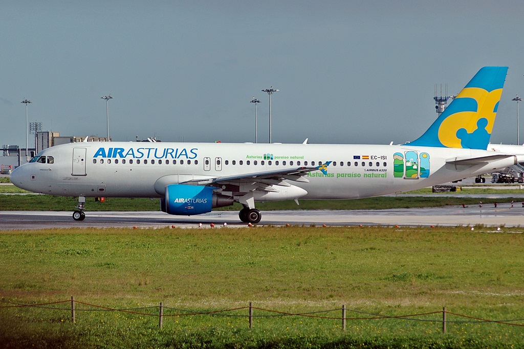 EC-ISI · Airbus A320-214 · (LIS / LPPT)