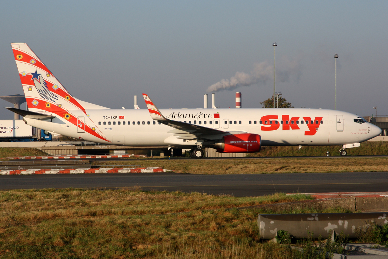 TC-SKR · Boeing 737-83N(WL) · (CDG / LFPG)
