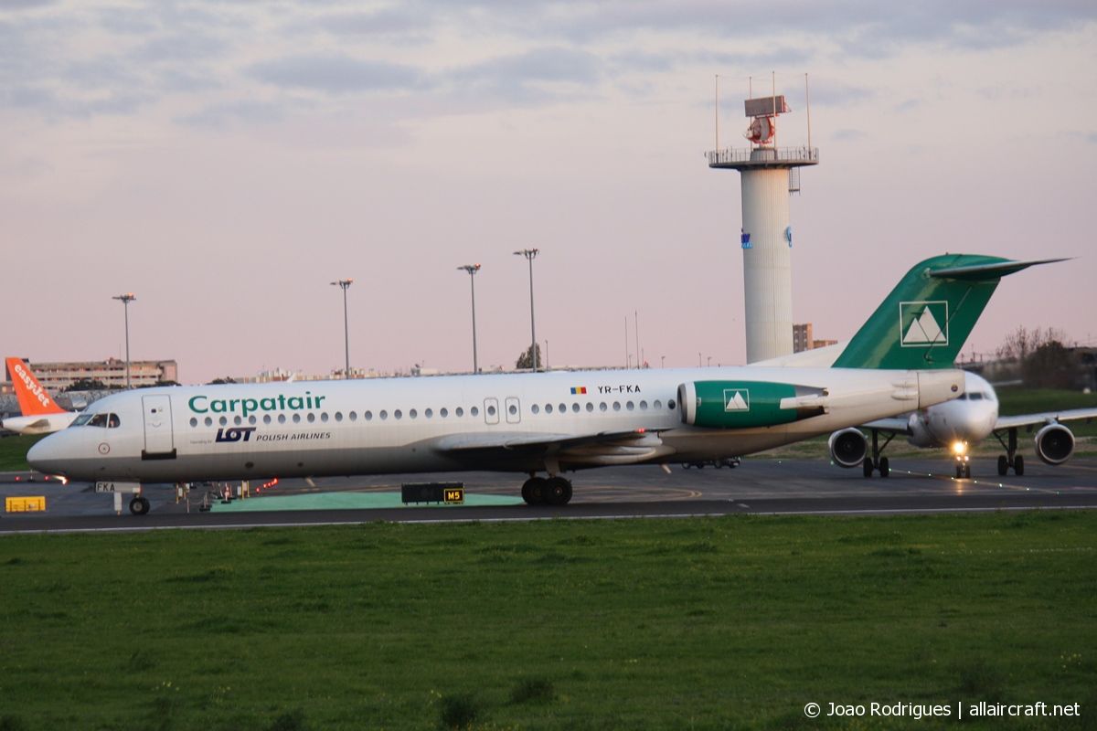 YR-FKA · Fokker 100 · (LIS / LPPT)