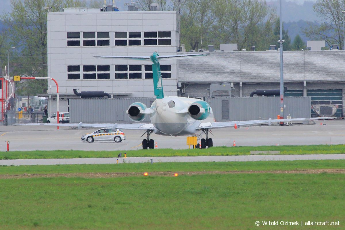 YR-FKA · Fokker 100 · (KRK / EPKK)