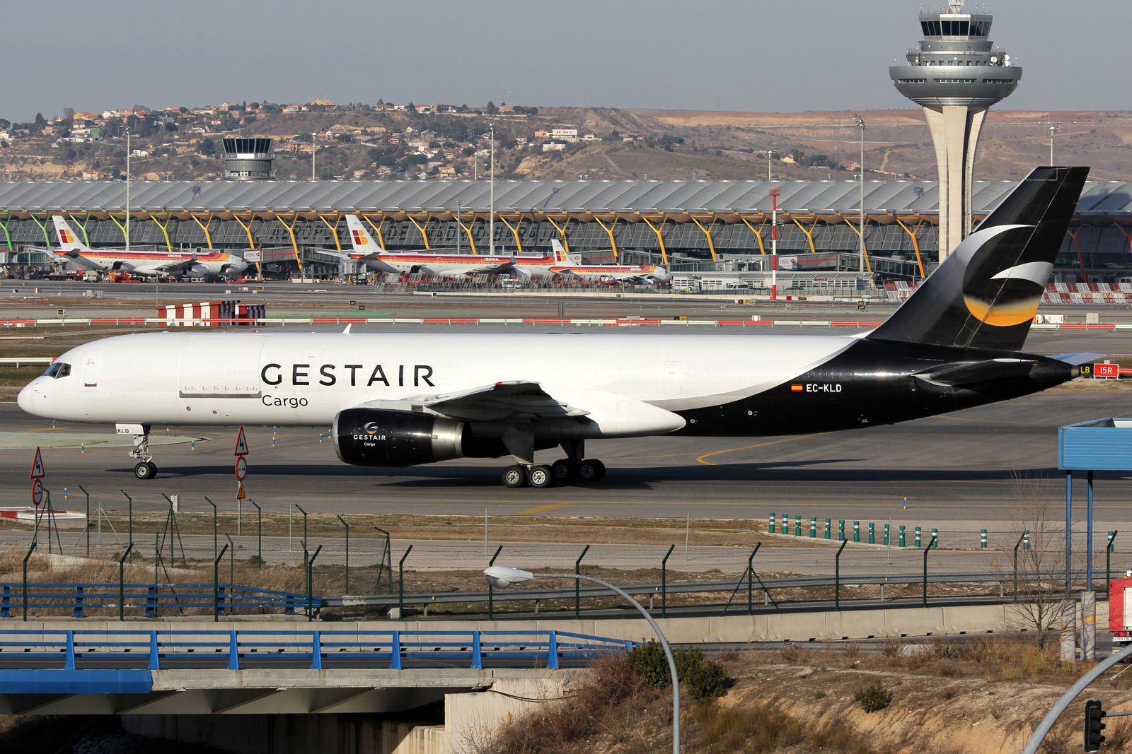 EC-KLD · Boeing 757-236(PCF) · (MAD / LEMD)
