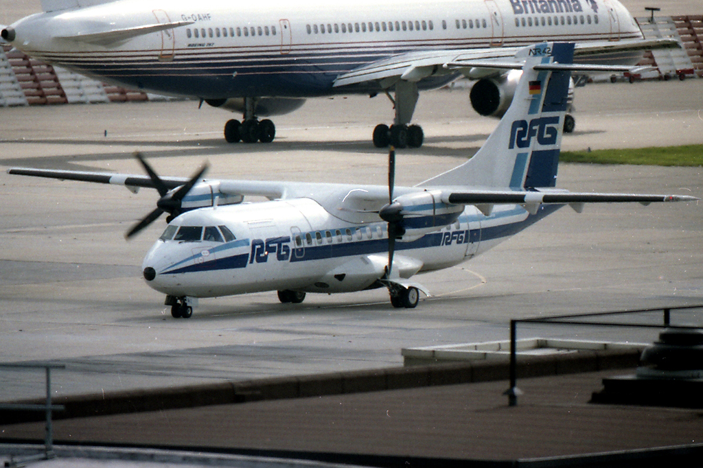D-BCRT · ATR-42-300 · (LGW / EGKK)