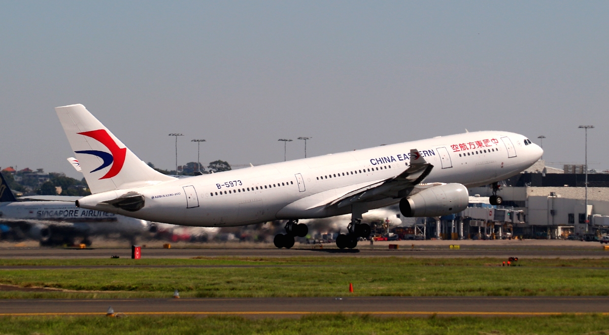 B-5973 · Airbus A330-243 · (SYD / YSSY)