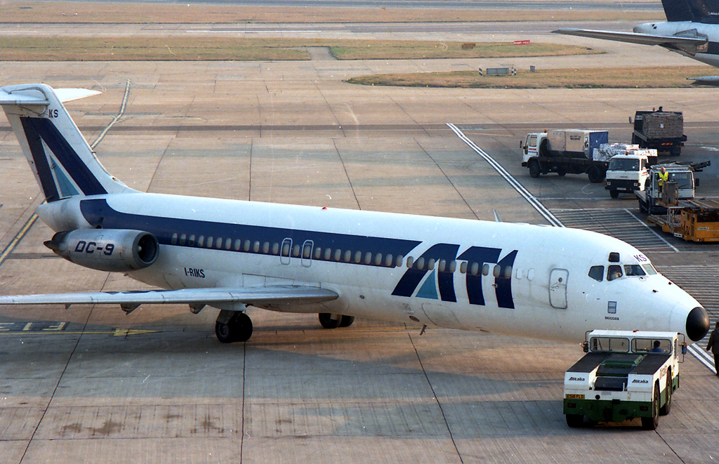 I-RIKS · McDonnell Douglas DC-9-32 · (LHR / EGLL)