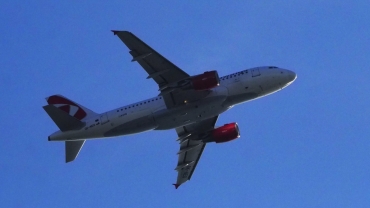 OK-NEO · Airbus A319-112 · (FAO/LPFR)