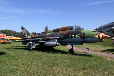 3305 · Sukhoi Su-22M4 · (EPKC)