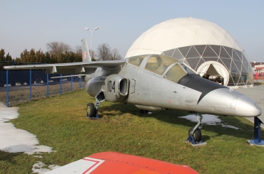 104 · PZL-Mielec I-22 Iryda · (EPDE)