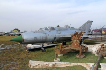 09 · Mikoyan-Gurevich MiG-21PFM · (EPDE)