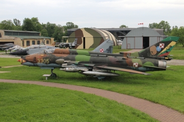 3305 · Sukhoi Su-22M4 · (EPKC)