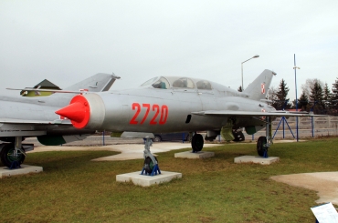 2720 · Mikoyan-Gurevich MiG-21U · (EPDE)