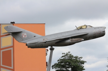 949 · Mig 17 PF · --