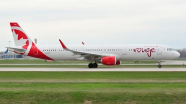 C-FJOU · Airbus A321-211 · (YUL / CYUL)