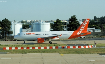 G-EZUA · Airbus A320-214 · (ORY / LFPO)