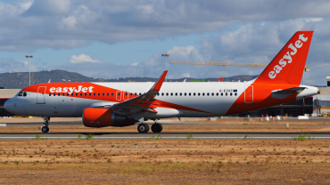 G-EZOZ · Airbus A320-214(WL) · (FAO / LPFR)