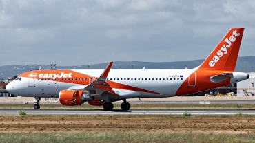 G-EZPH · Airbus A320-214(WL) · (FAO / LPFR)