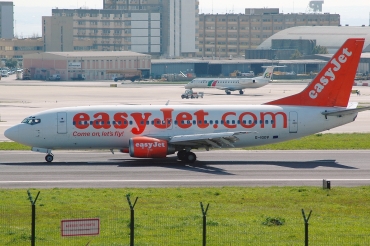 G-IGOV · Boeing 737-3M8 · (LIS / LPPT)