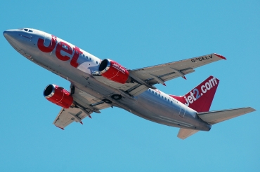 G-CELV · Boeing 737-377 · (FAO / LPFR)