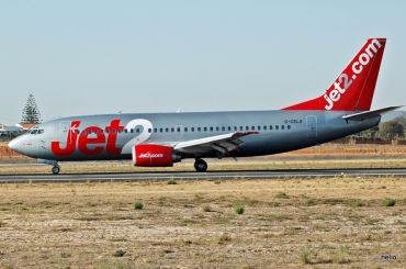 G-CELX · Boeing 737-377 · (FAO / LPFR)
