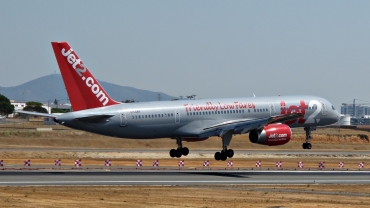 G-LSAH · Boeing 757-21B(WL) · (FAO / LPFR)