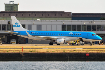 PH-EZT