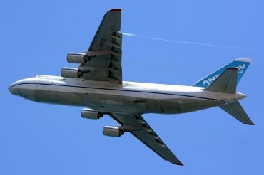 UR-82072