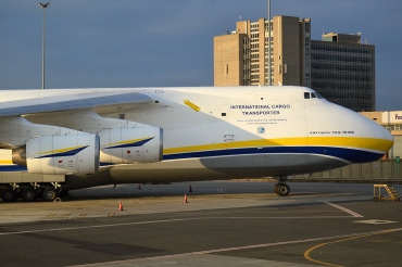 UR-82027