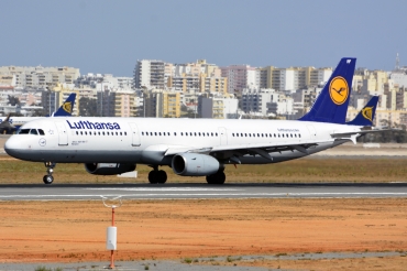 D-AIRF · Airbus A321-131 · (FAO / LPFR)