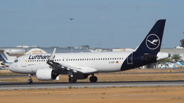 D-AINT · Airbus A320-271N · (FAO / LPFR)