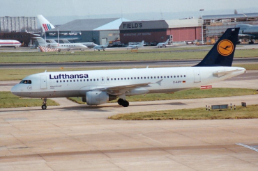 D-AIPF · Airbus A320-211 · (LHR / EGLL)