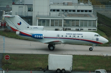 0260 · Yakovlev Yak-40 · (ORY / LFPO)