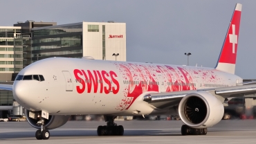HB-JNA · Boeing 777-3DE(ER) · (YUL / CYUL)