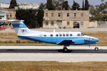 402 · Beechcraft C-12R Huron · (MLA / LMML)
