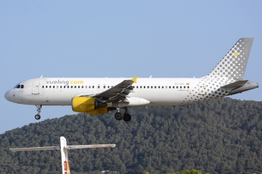 EC-IZD · Airbus A320-214 · (IBZ / LEIB)