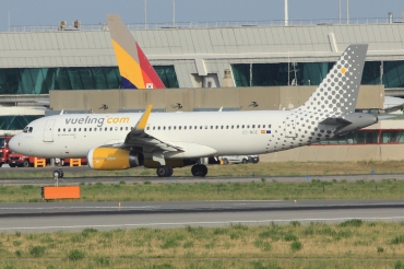 EC-MGE · Airbus A320-232(WL) · (FCO / LIRF)
